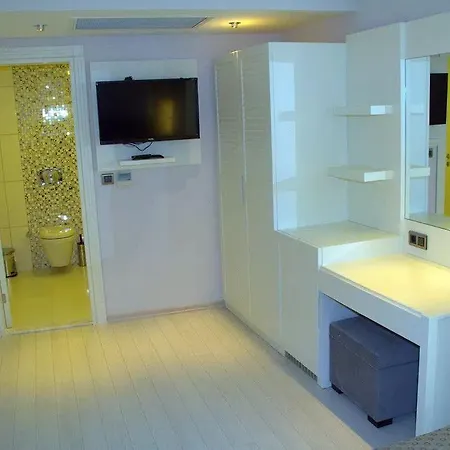 çözel Sare Güzelçamlı